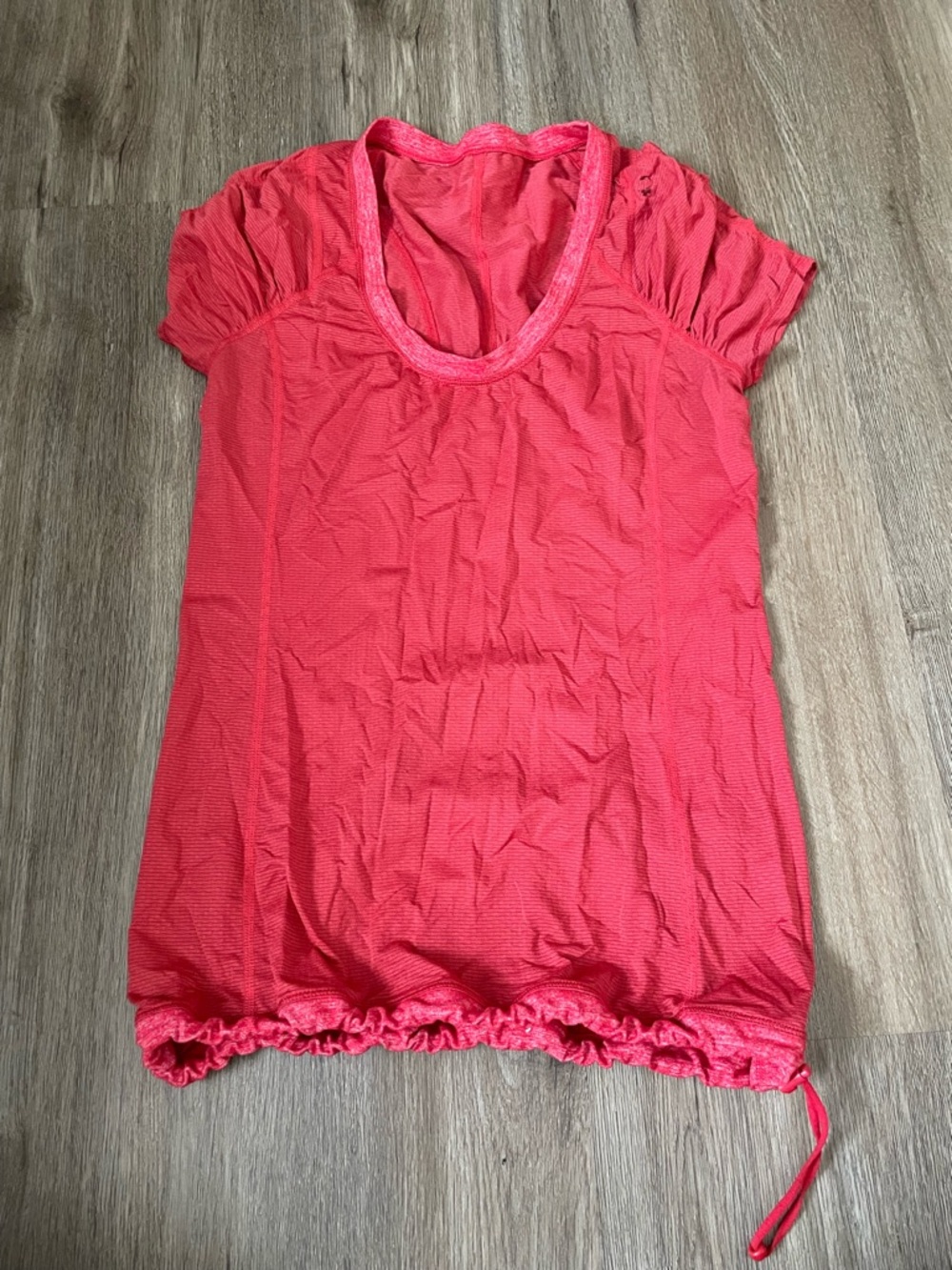 Lululemon tech tee size 6